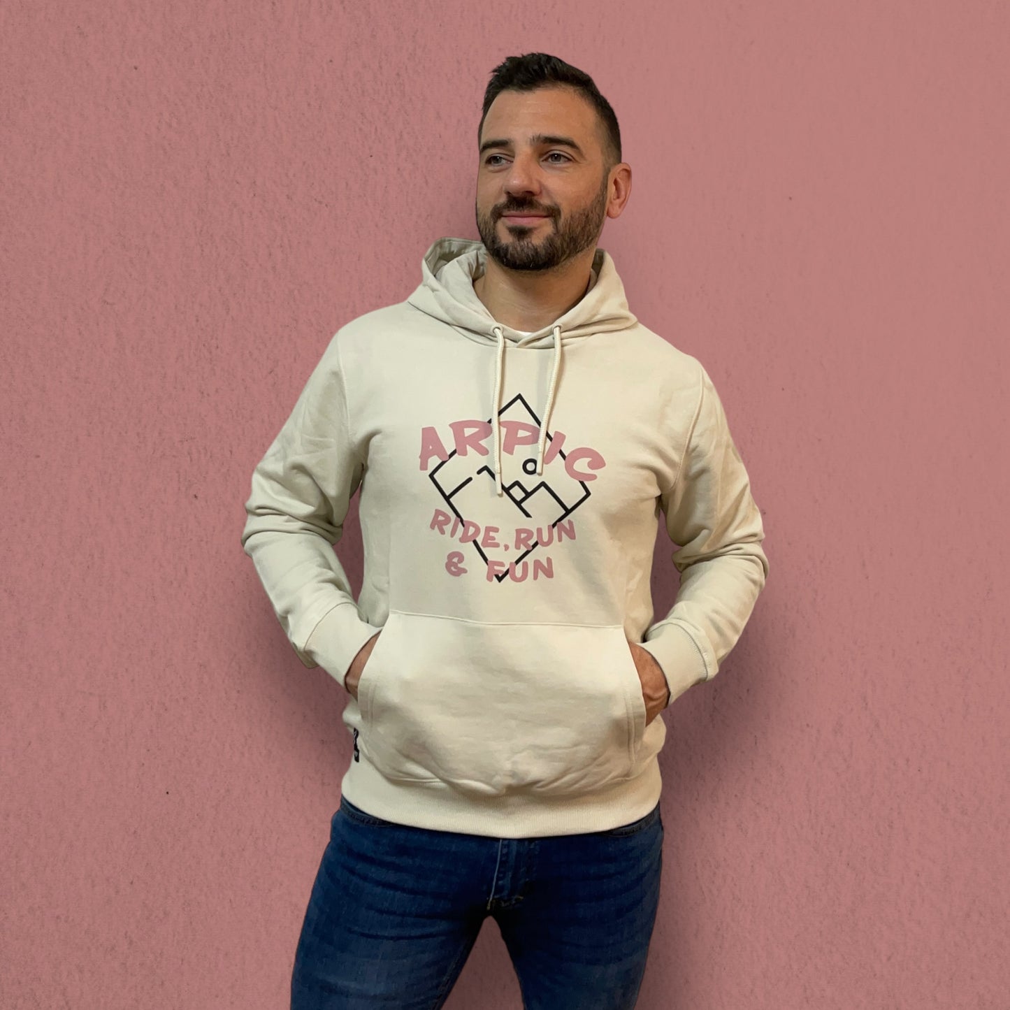 SUDADERA BEIGE CON CAPUCHA RIDE, RUN & FUN